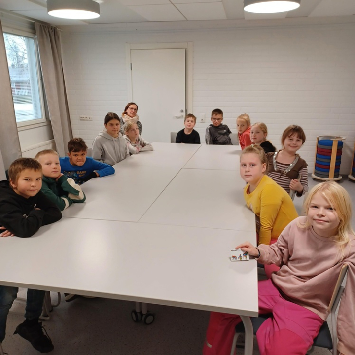 3. luokka kirkjastonkäytön opetuksessa.