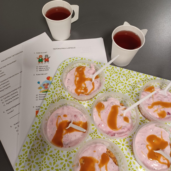 Pikkujoulut kirjastossa.