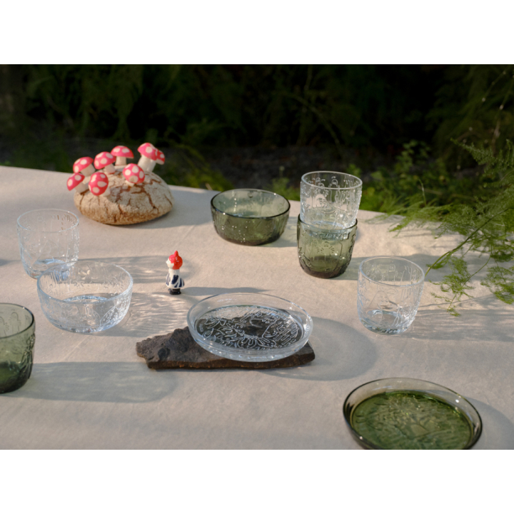 Kuvassa Muumi lasituotteita