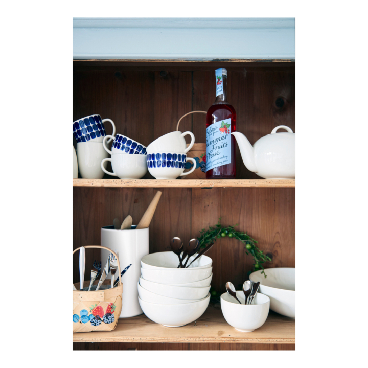 24-H tuotteita hyllykössä