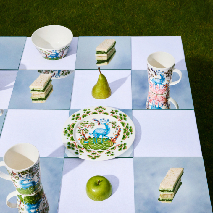 Satumetsä kattaus uutuusväreissä.