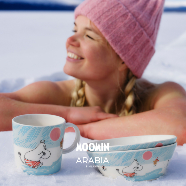 Kuvassa 2025 vuoden talvimuki ja kulho