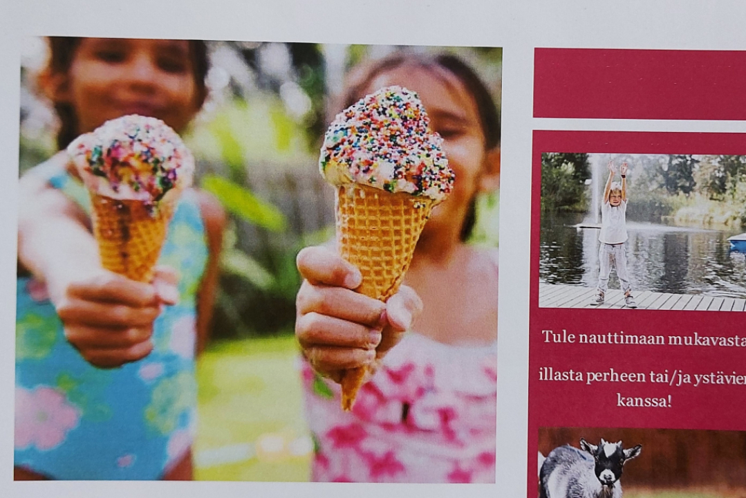 Kaksi lasta strösselein koristellut jäätelötötteröt käsissään