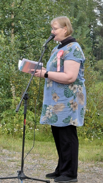 seurakuntapastori Tuula Laitinen piti iltahartauden