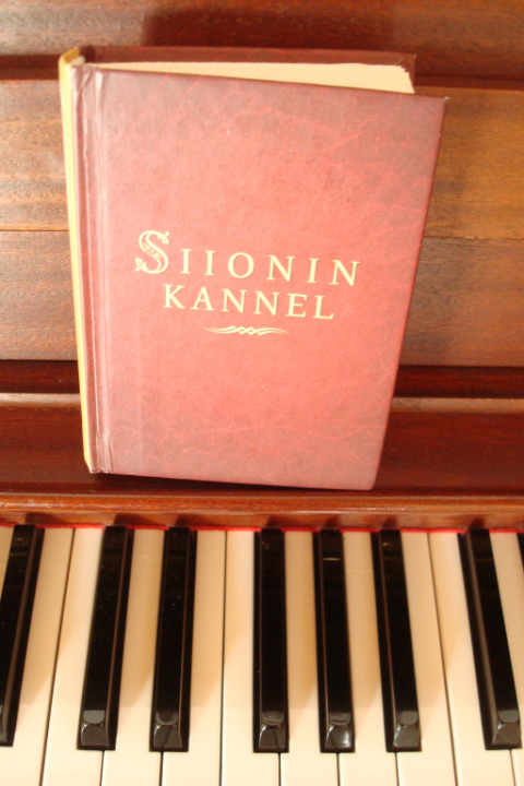 Kuvassa Siionin Kannel  - evankelisen liikkeen laulukirja