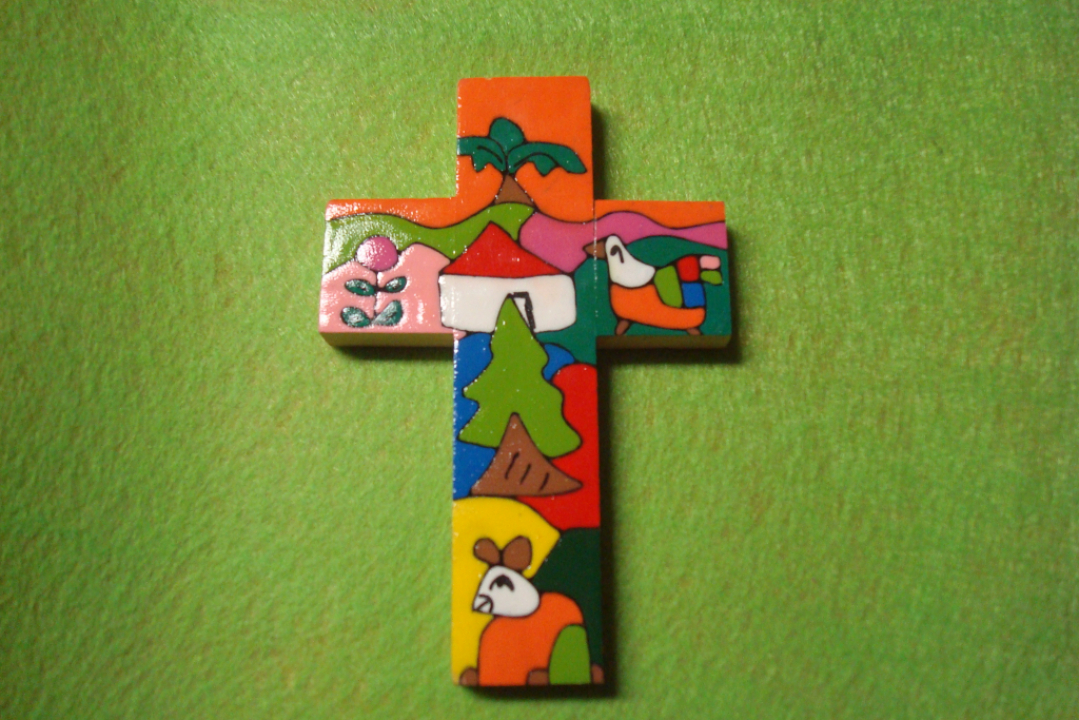 Iloisen näköinen värikäs risti vihreällä pohjalla.