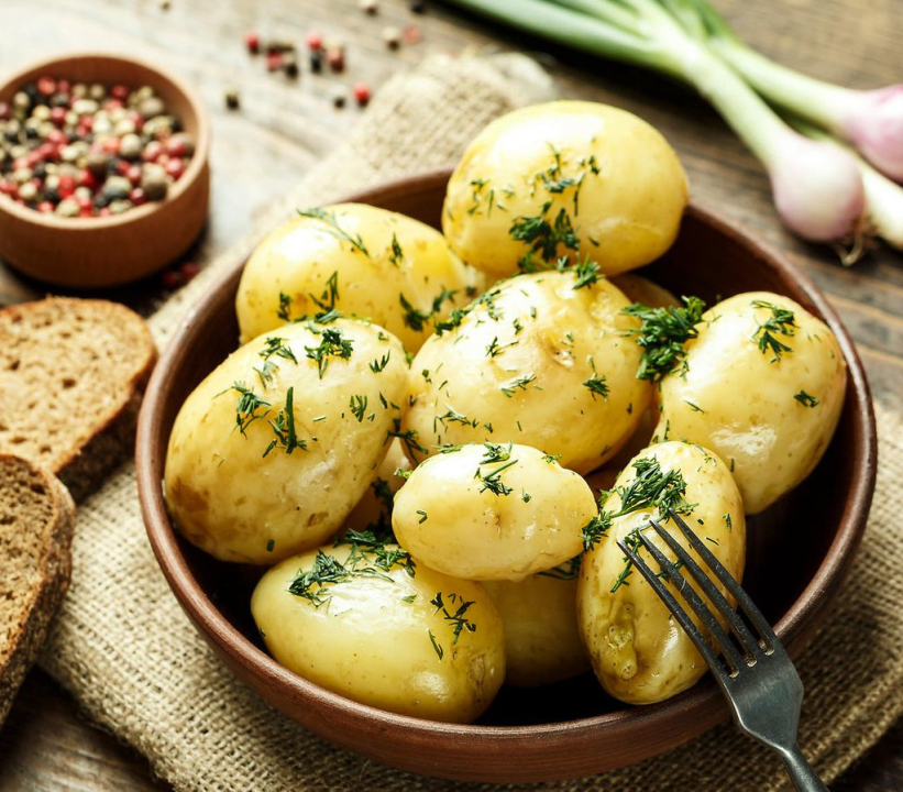 Ruokailu Iso Kirja-opiston hyväksi