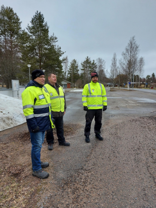 KESELY J.Mikkonen, P.Haatainen ja J.Toikka