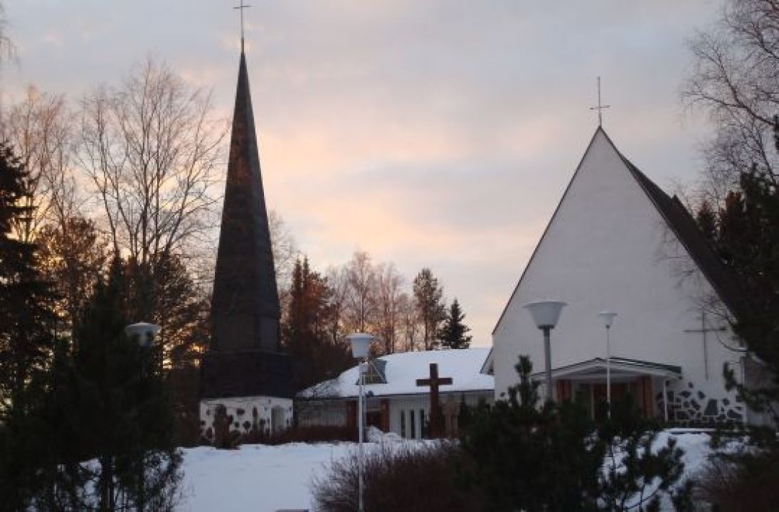 Kyyjärven kirkko talvi-illassa