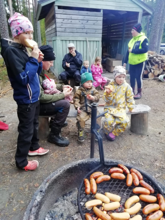 Makkaraa sai syödä vaikka kuinka...