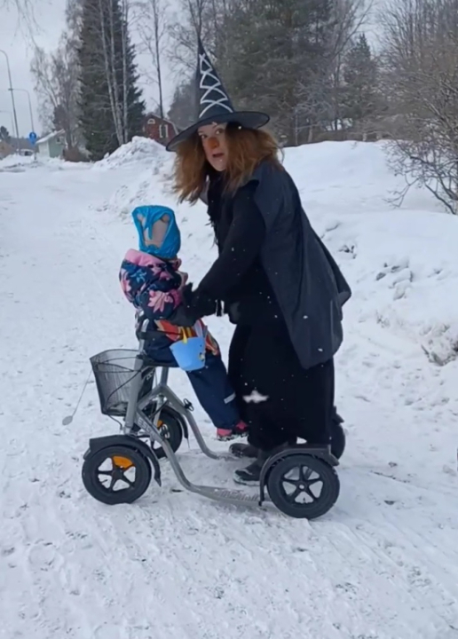 Ursulalle rollaattori ja mummolle luuta!