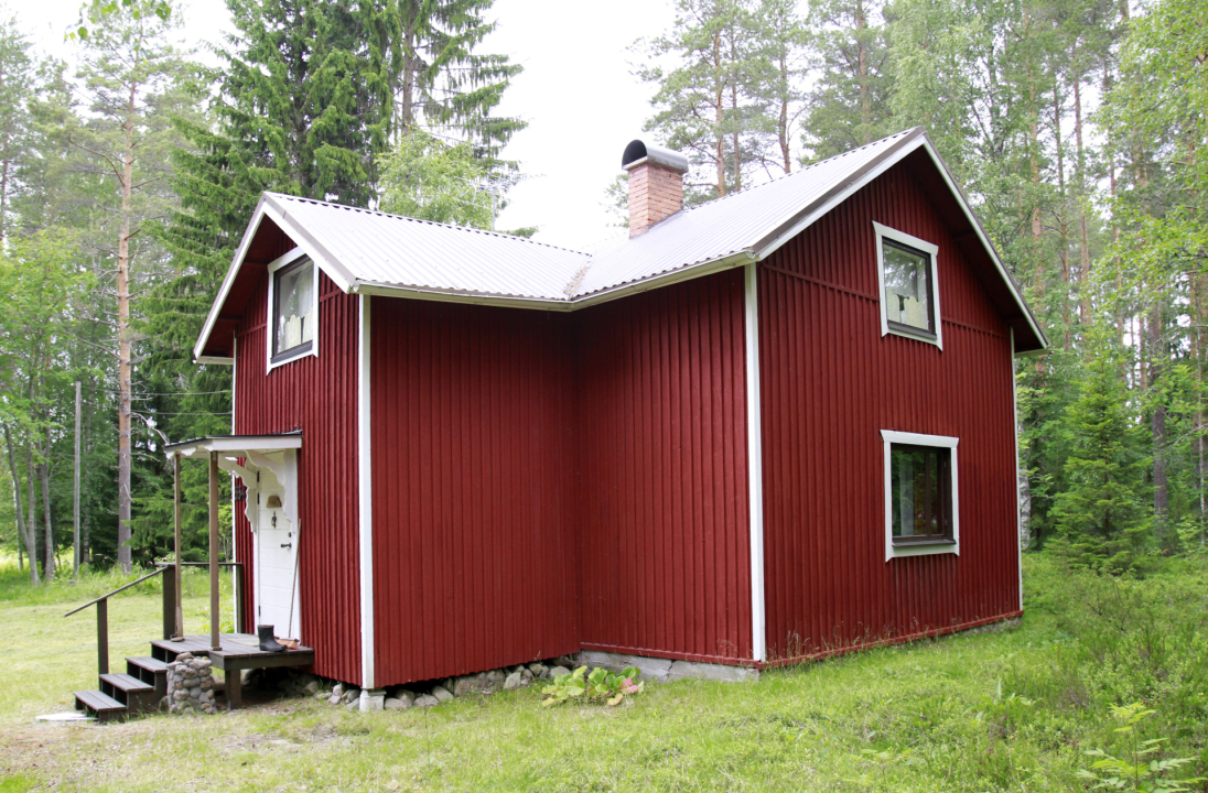 Makuuhuoneen puoleinen pääty.