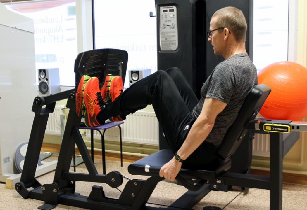 Kyyjärven fysikaalinen hoitolaitos jalkaprässi.