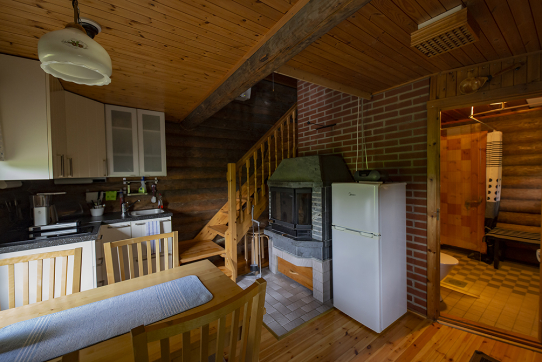 sahapakan rantamökki sisältä.