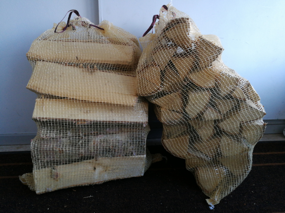 Polttopuita pussissa