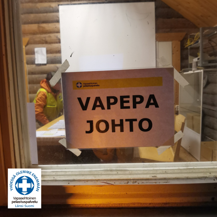 ohtopaikalla harjoiteltiin tilannekuvan ylläpitämistä, resurssien hallintaa sekä viestiliikenteen koordinointia. Pimeäetsintäharjoitus tarjosi realistisen ympäristön johtamisen ja päätöksenteon kehittämiseen.