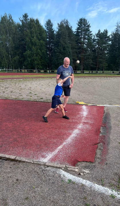 Pallonheitossa nähtiin hienoja suorituksia ja onnistumisen iloa!