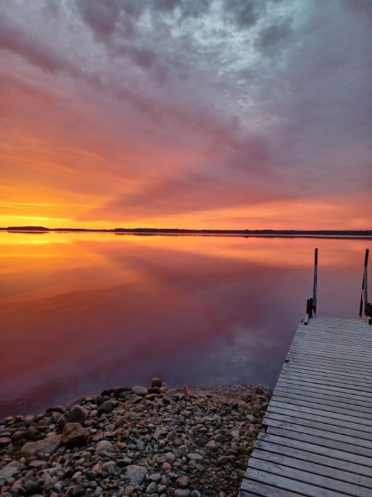 laituri ja auringonlasku