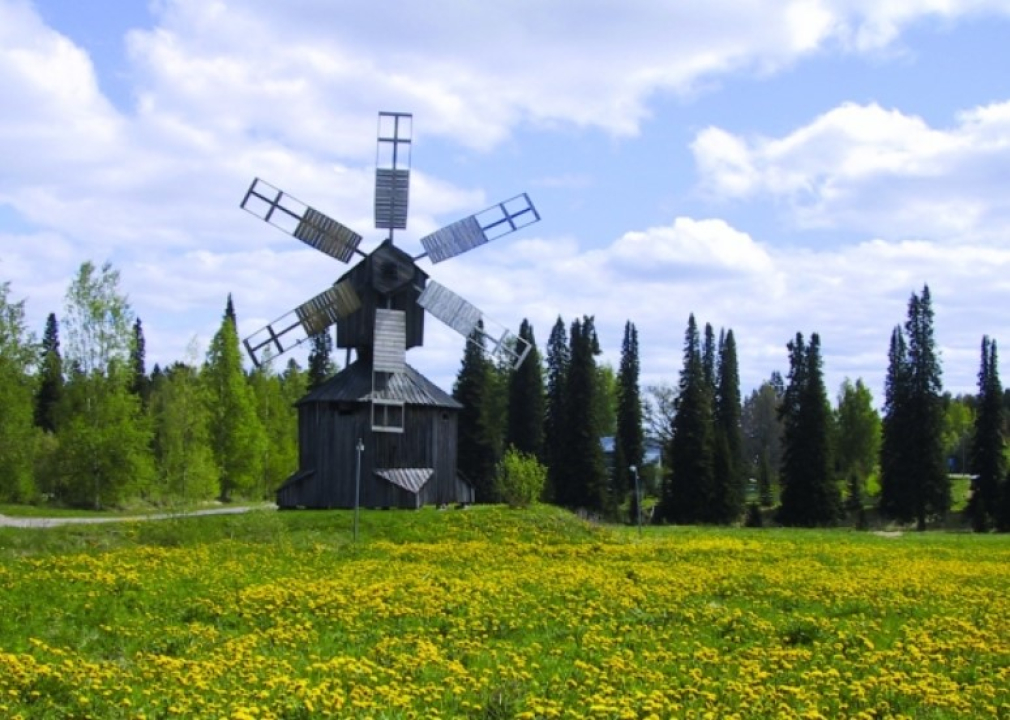 perinnemaisemassa tuulimylly